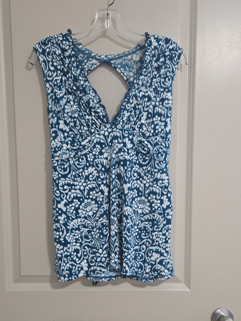 Studio Y Teal and White Floral Sleeveless Tank with Keyhole Back
